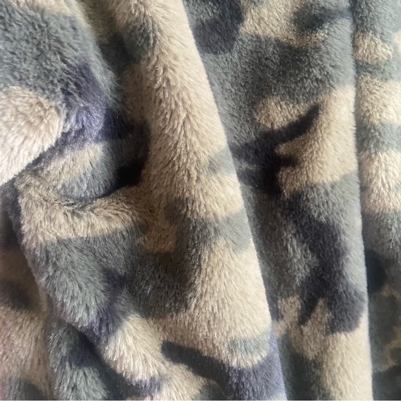 Donating soon Fur jacket - Picture 6 of 7